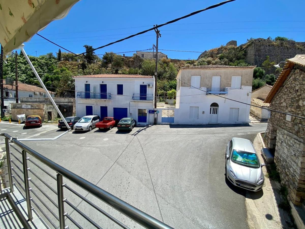 Blu Blu Apartment With Castle View Koroni  Exterior photo